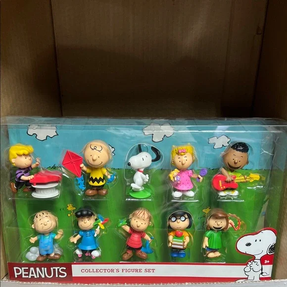 Peanuts Action Figure Set - Red, Yellow, Blue, Green - Picture 1 of 2